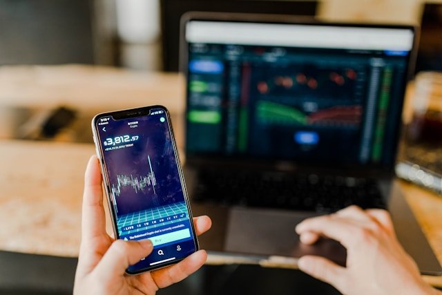 Real Estate vs Stock Market